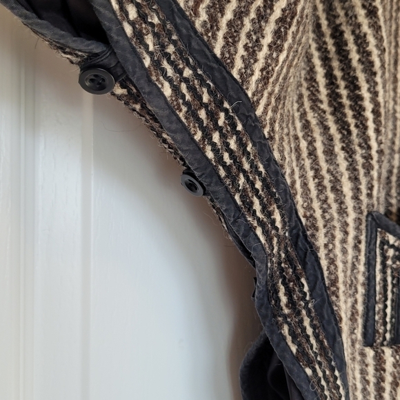 Vintage Lined Wool Cape - Picture 5 of 9